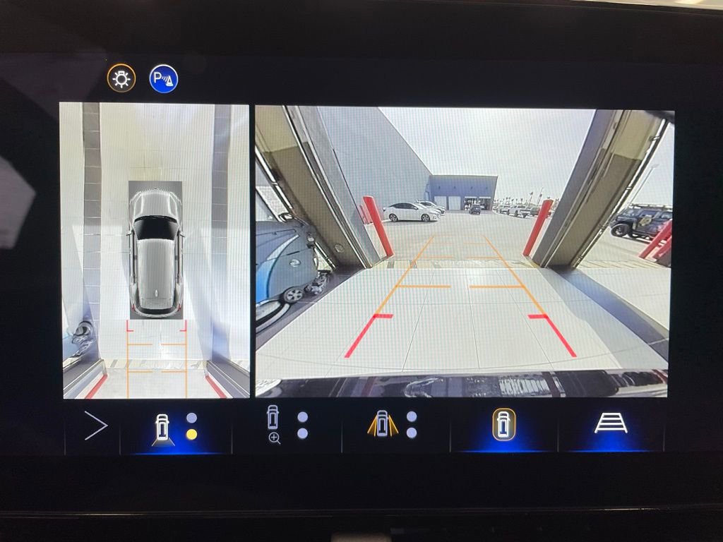 Used 2025 Chevrolet Equinox LT w/ Convenience Package II FWD image 8