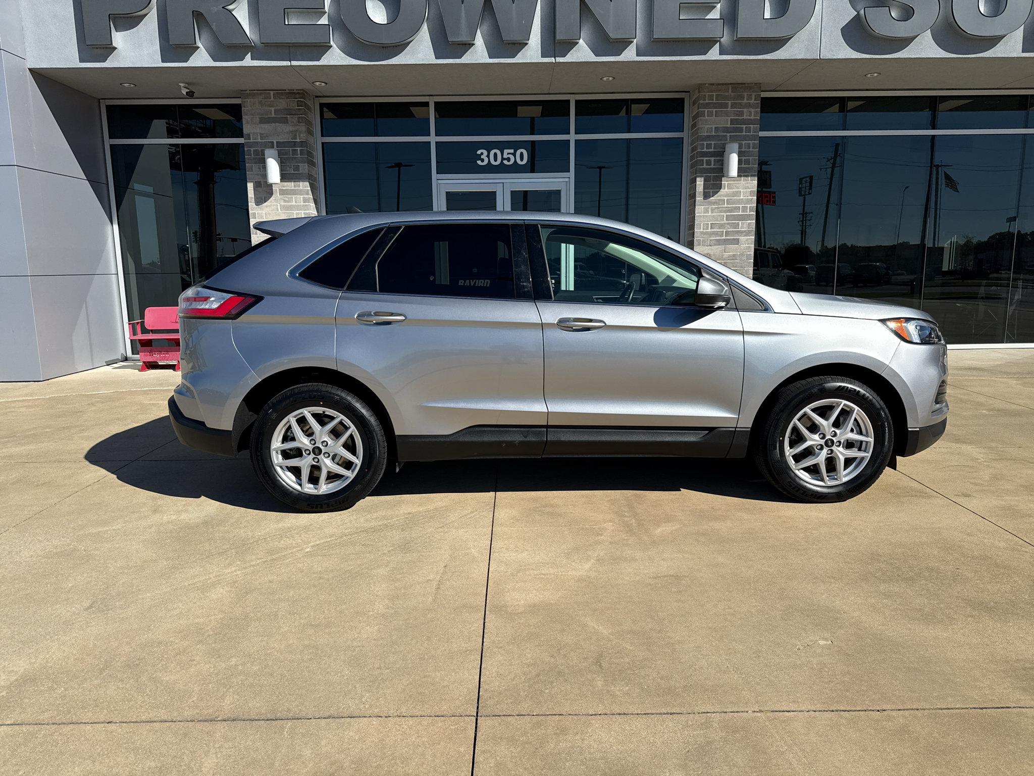 Used 2024 Ford Edge SEL AWD/4WD image 8