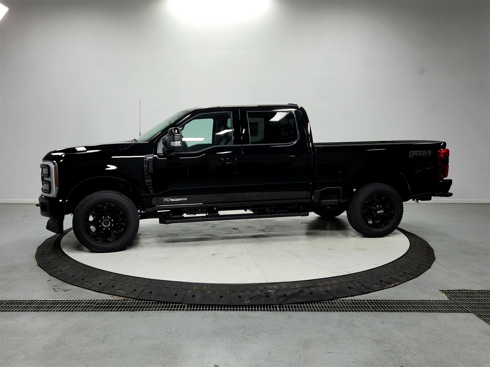 New 2026 Ford F250 Lariat w/ Black Appearance Package image 4