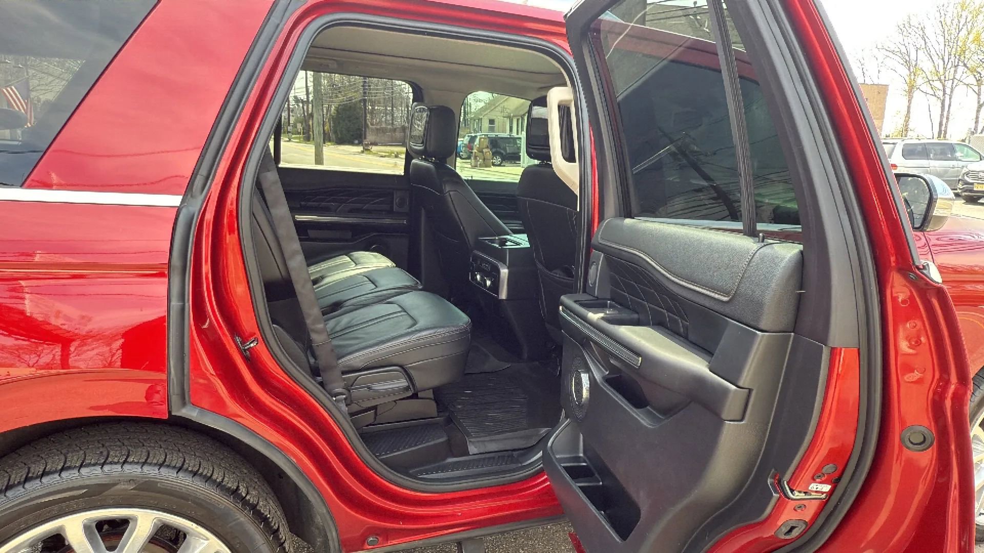 Used 2018 Ford Expedition Platinum image 25