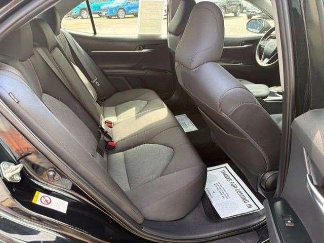 Used 2018 Toyota Camry LE FWD image 17