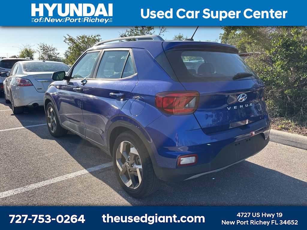 Certified 2023 Hyundai Venue SEL image 2