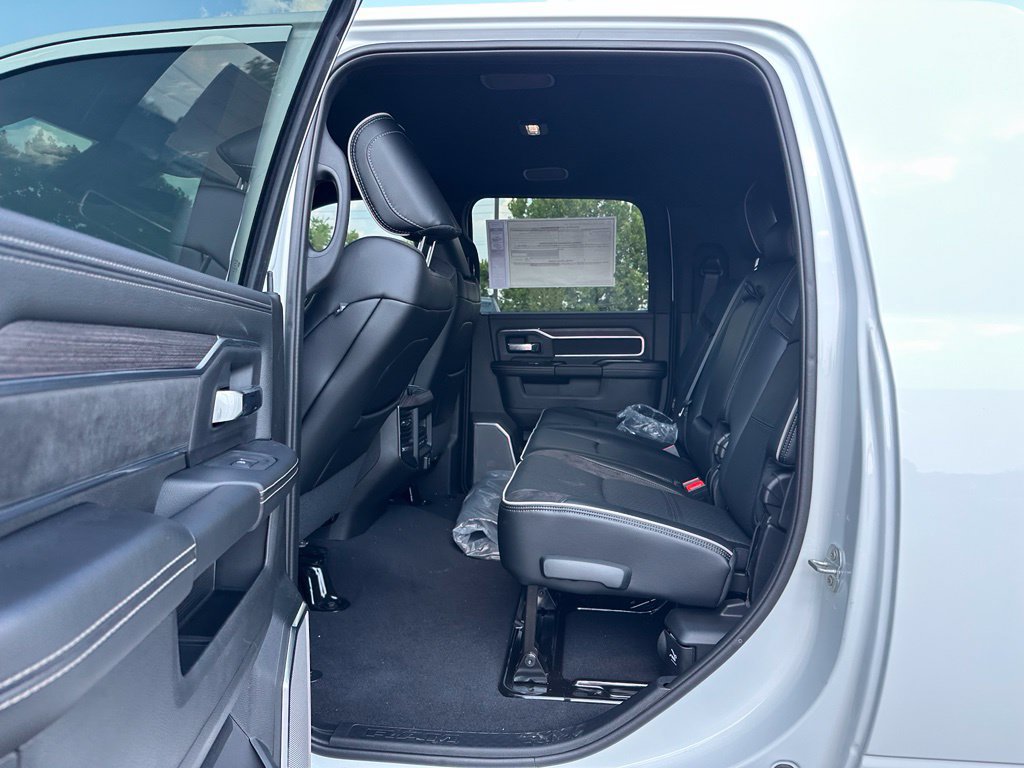 New 2026 RAM 3500 Laramie AWD/4WD image 13