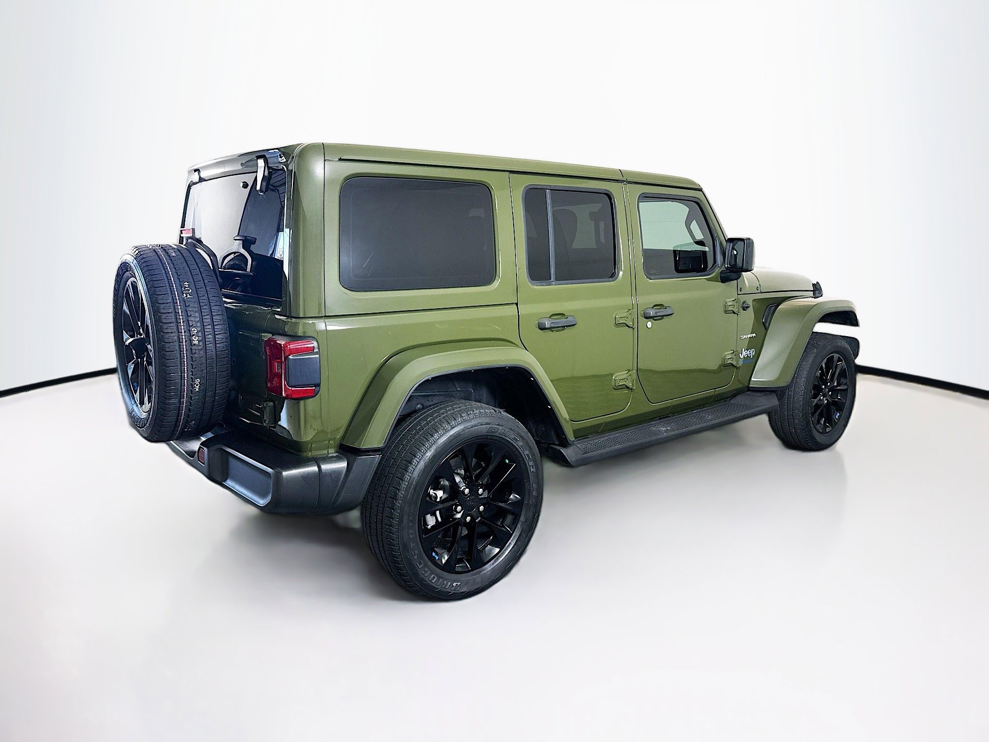 Used 2023 Jeep Wrangler Sahara image 9