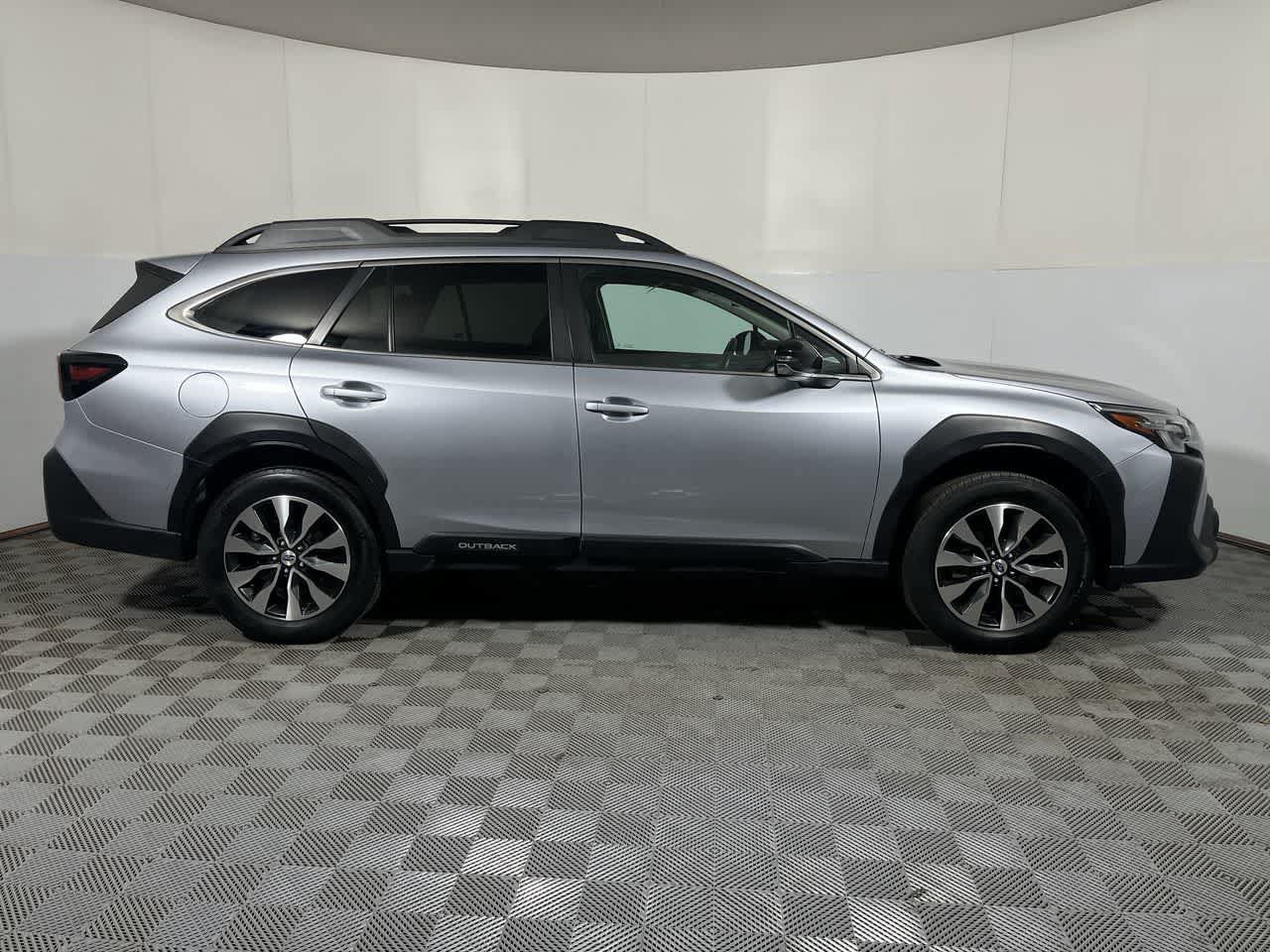 Used 2024 Subaru Outback Limited AWD/4WD image 9