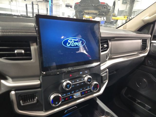 Used 2023 Ford Expedition Max XLT image 16