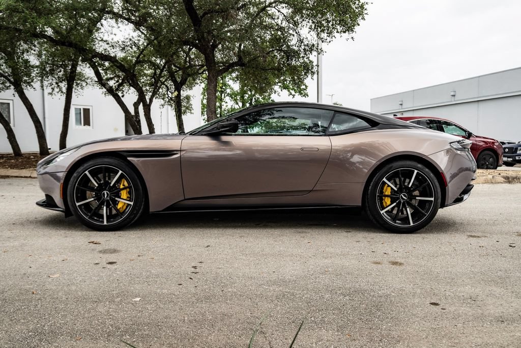 Used 2023 Aston Martin DB11 Coupe RWD image 8