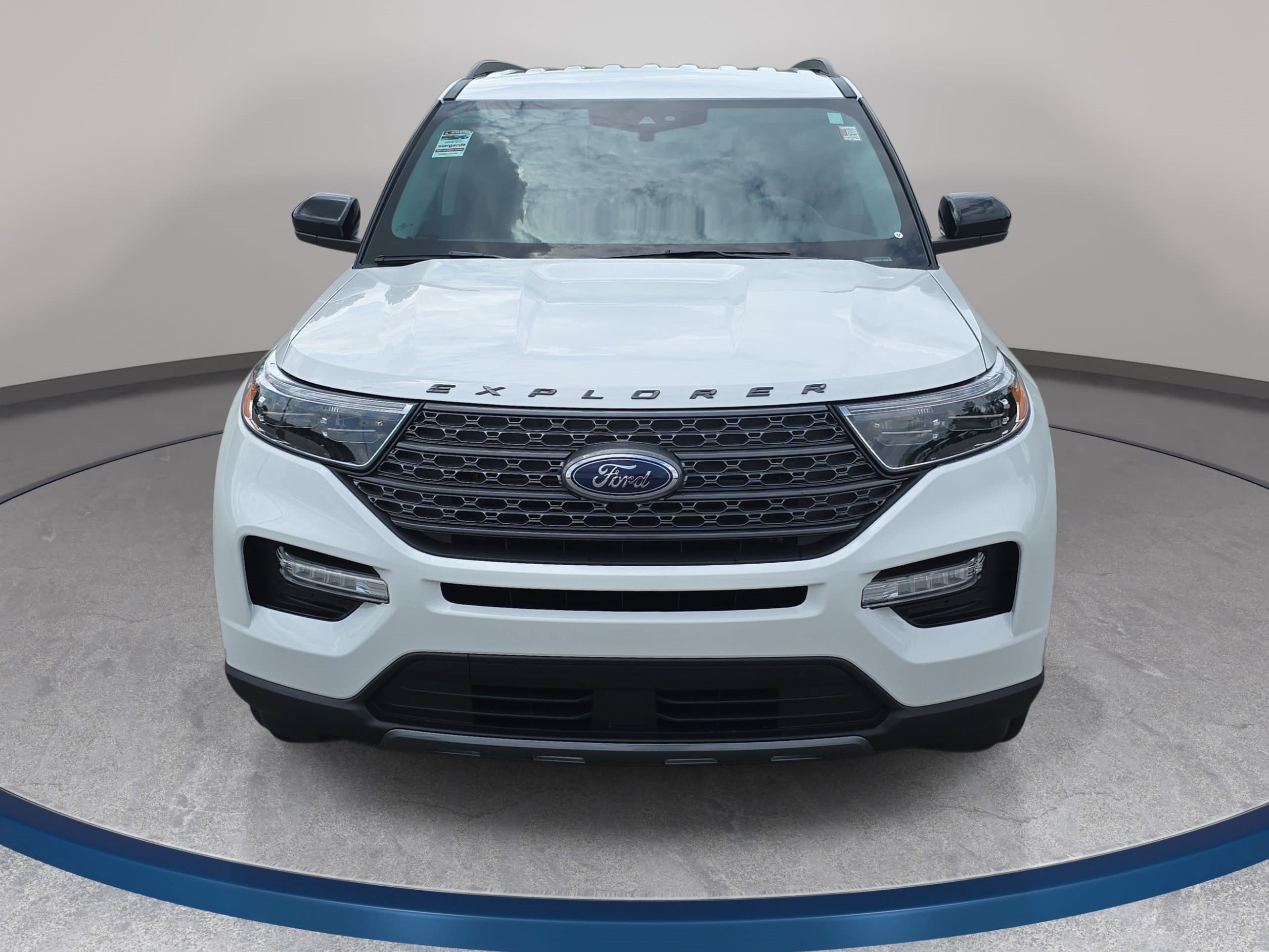 Used 2023 Ford Explorer XLT w/ Equipment Group 202A RWD image 2