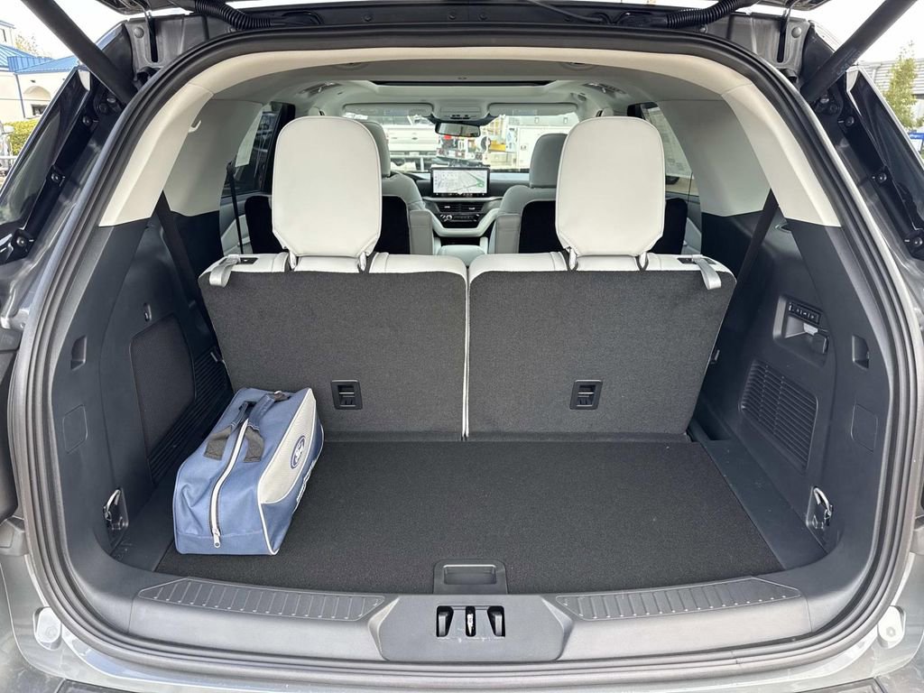 New 2026 Ford Explorer Platinum w/ LUX Leather Package image 5