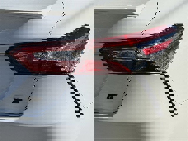 Used 2020 Toyota Camry SE image 6