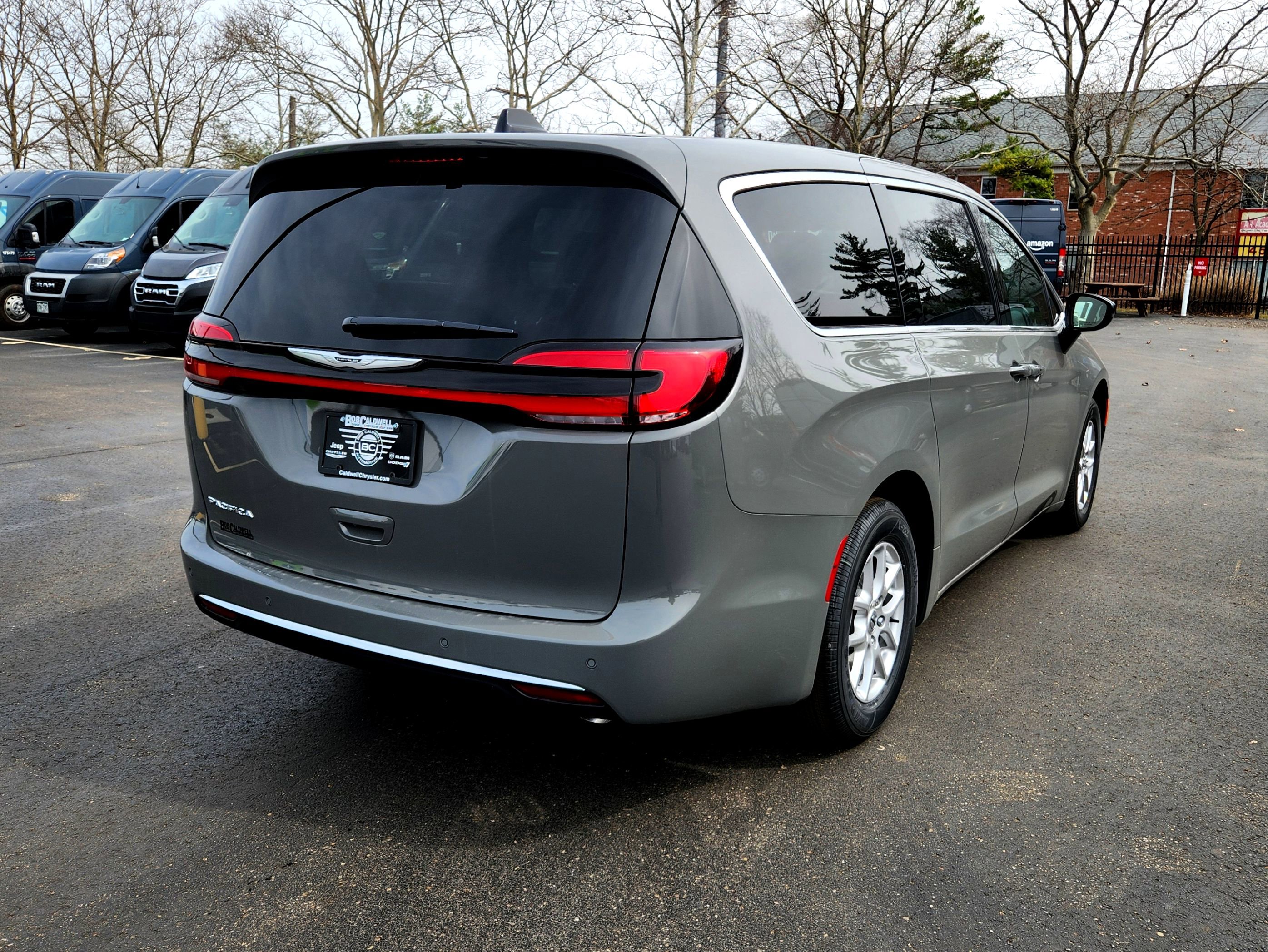 New 2025 Chrysler Pacifica Select image 9