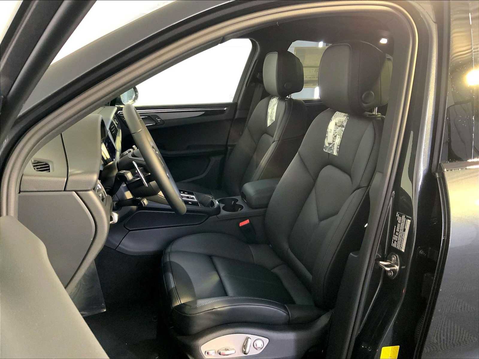 New 2026 Porsche Macan AWD/4WD image 5