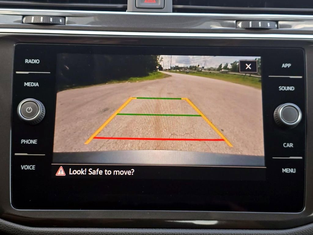 Used 2024 Volkswagen Tiguan SE image 18