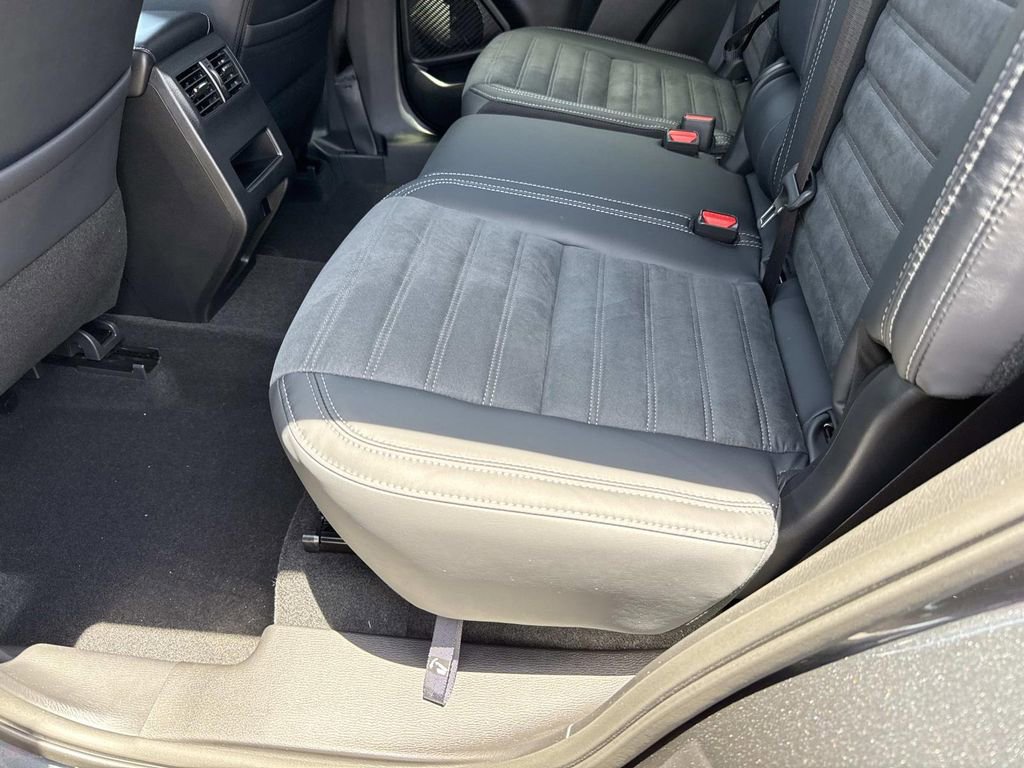 New 2026 Mitsubishi Outlander LE FWD image 14