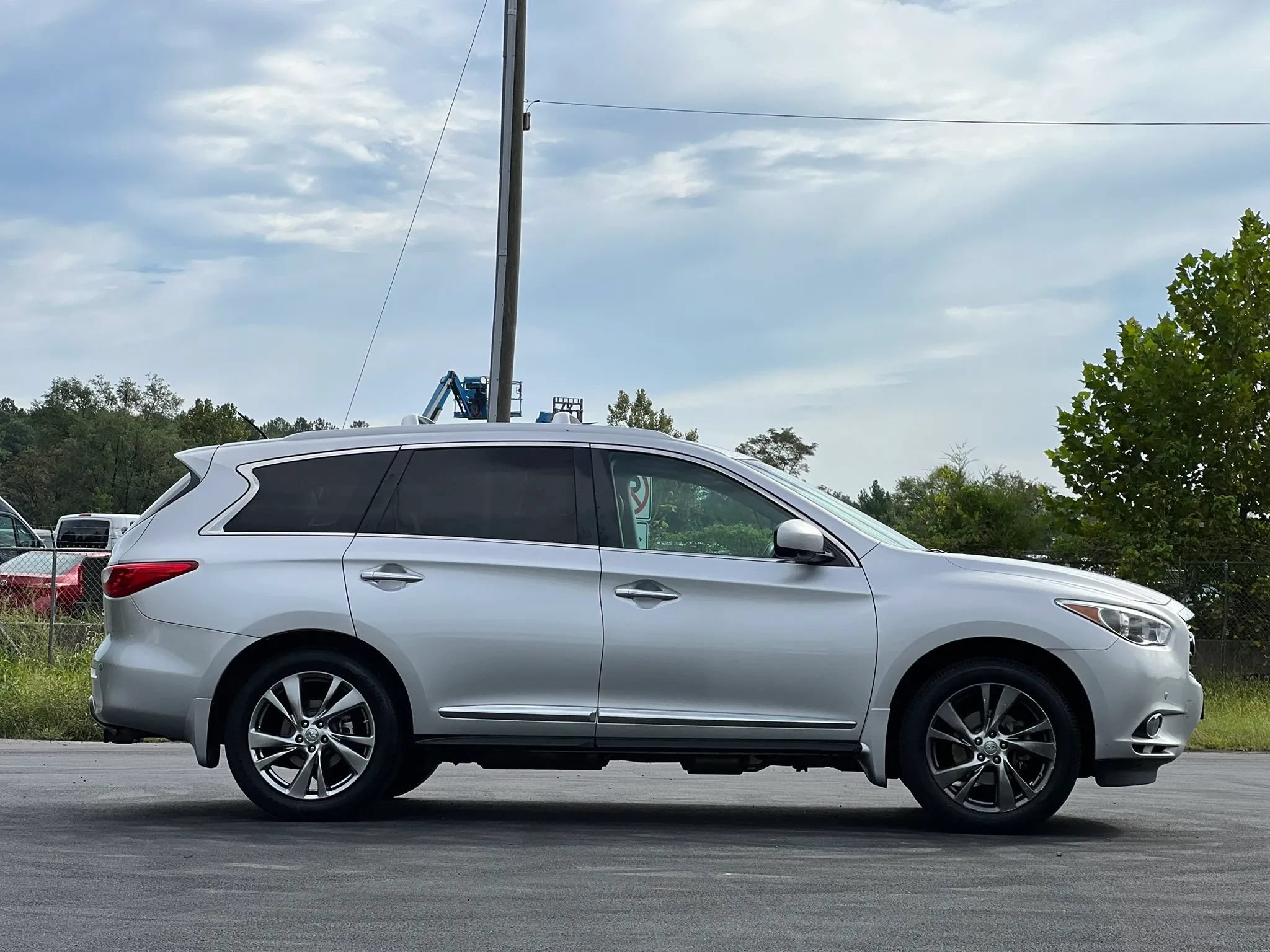 Used 2013 INFINITI JX35 AWD w/ Premium Pkg image 6