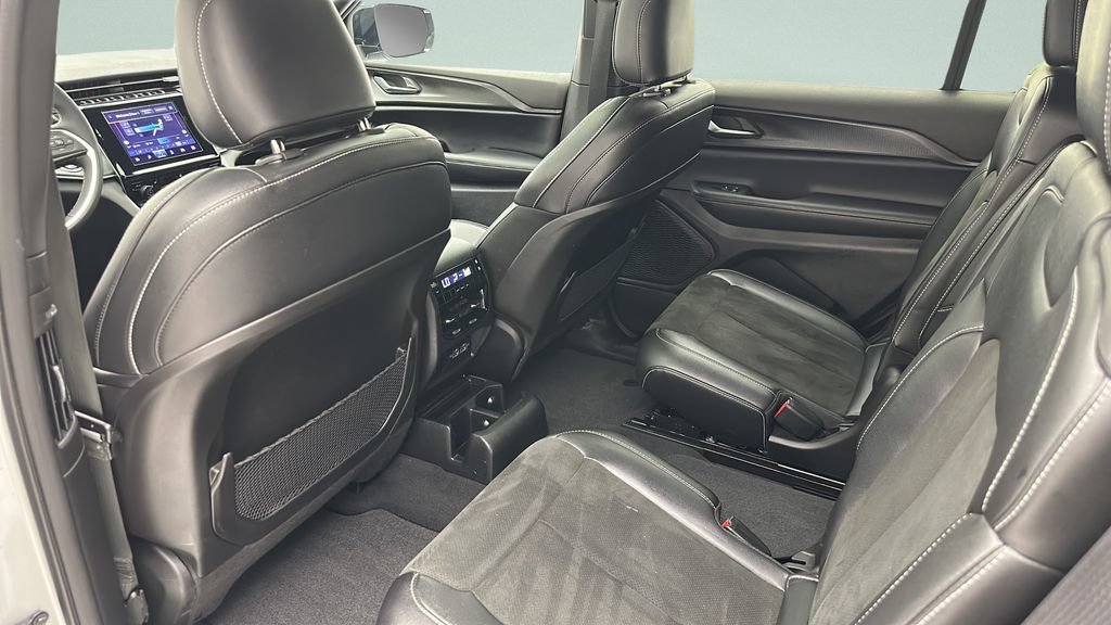 Used 2023 Jeep Grand Cherokee L Laredo AWD/4WD image 9
