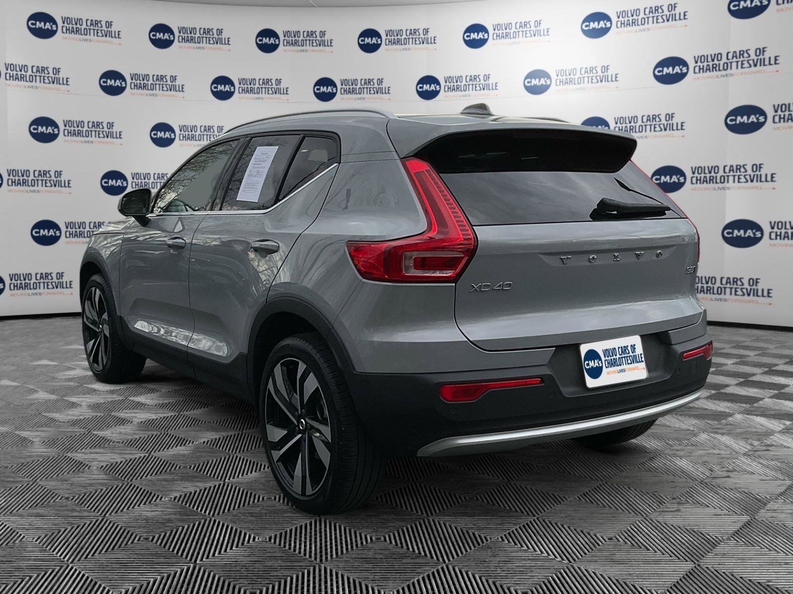 Certified 2025 Volvo XC40 B5 Plus image 3