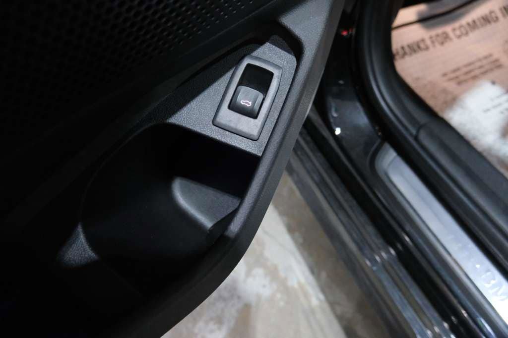 Used 2022 BMW 330i xDrive Sedan w/ Premium Package 2 image 19