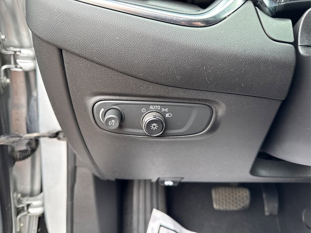 Used 2022 Chevrolet Equinox LT image 25