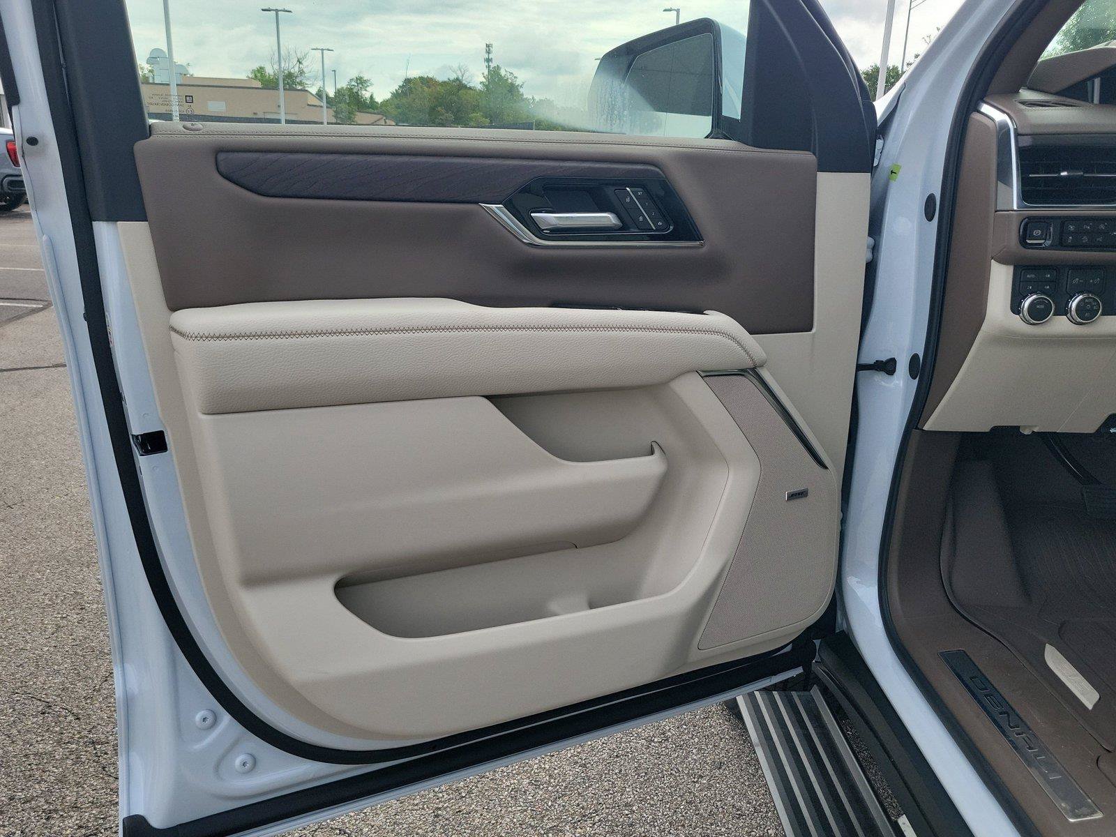New 2026 GMC Yukon Denali w/ Denali Reserve Package AWD/4WD image 19
