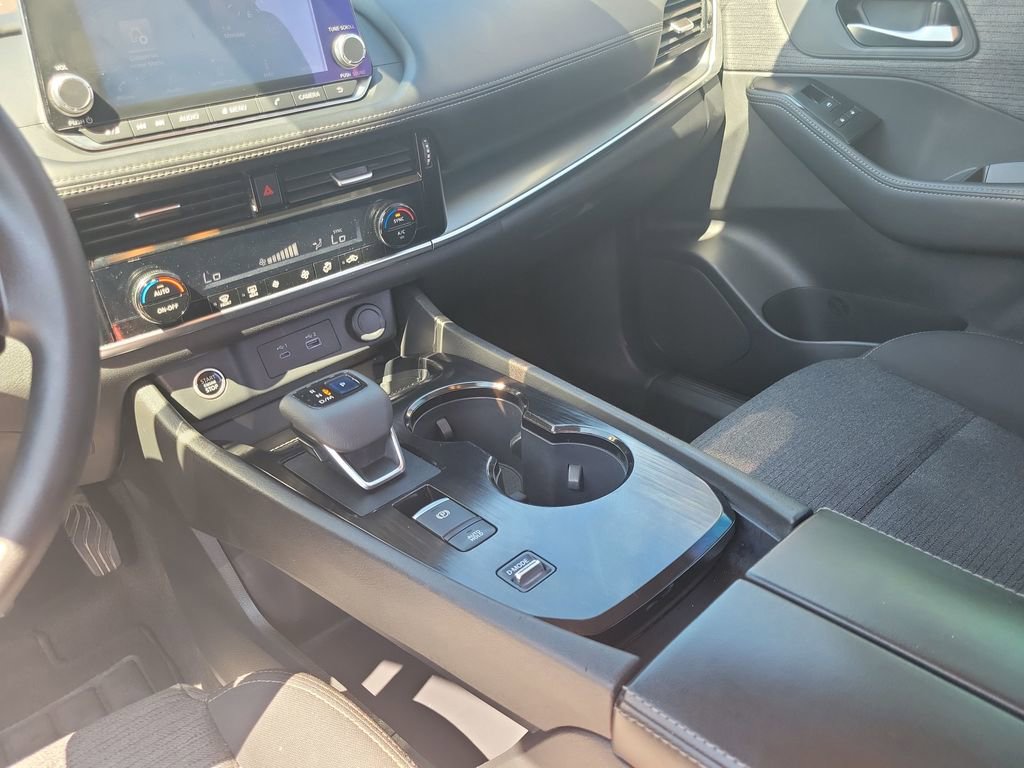 Used 2021 Nissan Rogue SV image 28