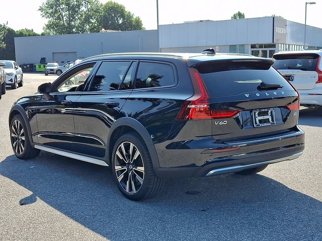 Certified 2024 Volvo V60 B5 Cross Country Ultimate w/ Protection Package Premier AWD/4WD image 4