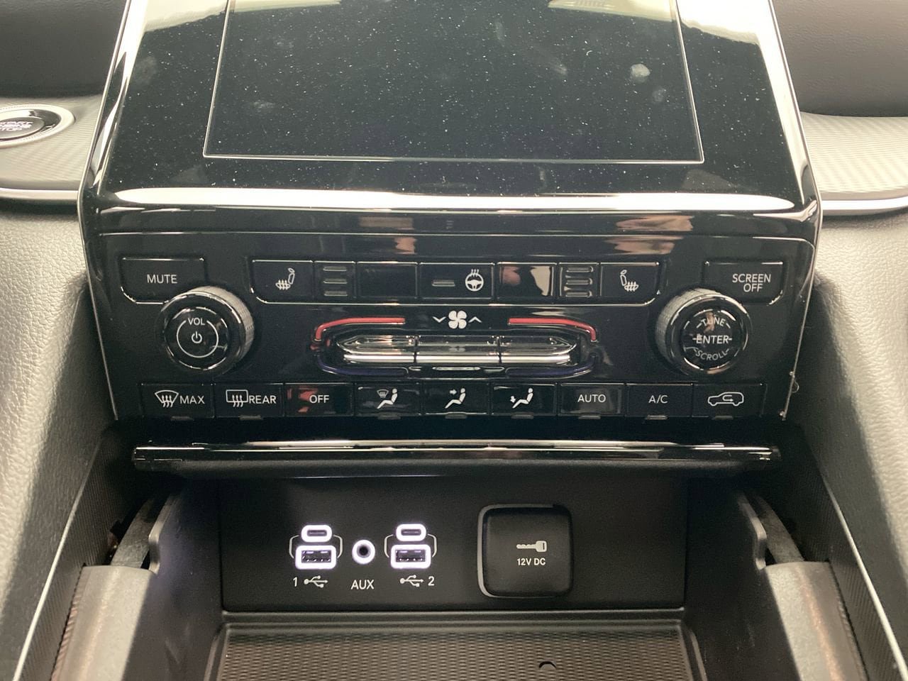 New 2025 Jeep Grand Cherokee Laredo X w/ Luxury Tech Group I AWD/4WD image 19