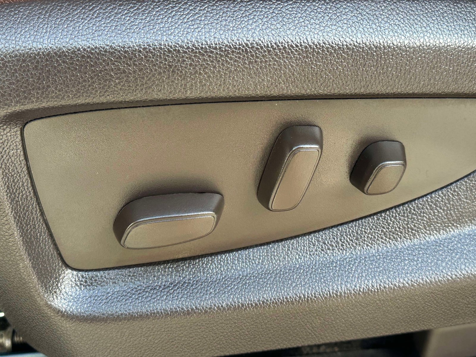 Used 2018 Chevrolet Silverado 1500 High Country image 22