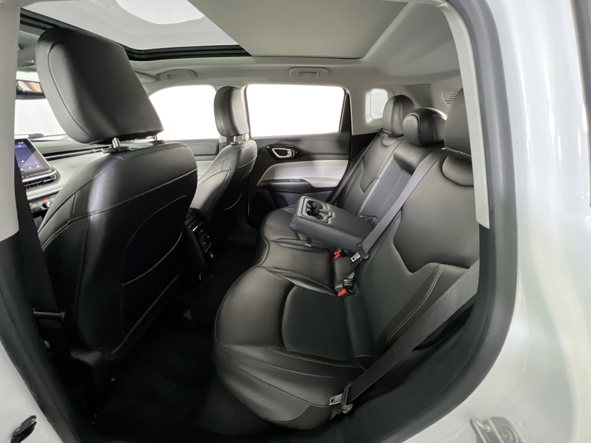 Used 2022 Jeep Compass Limited w/ Sun and Sound Group image 23