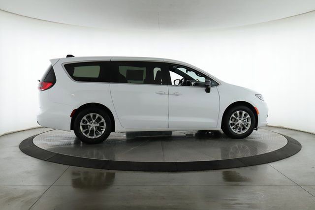 New 2026 Chrysler Pacifica Limited image 6