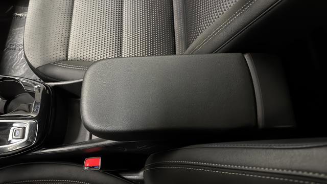 Used 2025 Chevrolet Trax LT FWD image 19