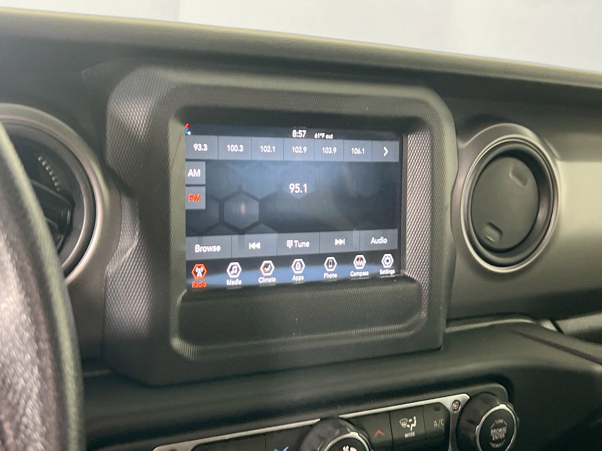 Used 2023 Jeep Gladiator Sport AWD/4WD image 14