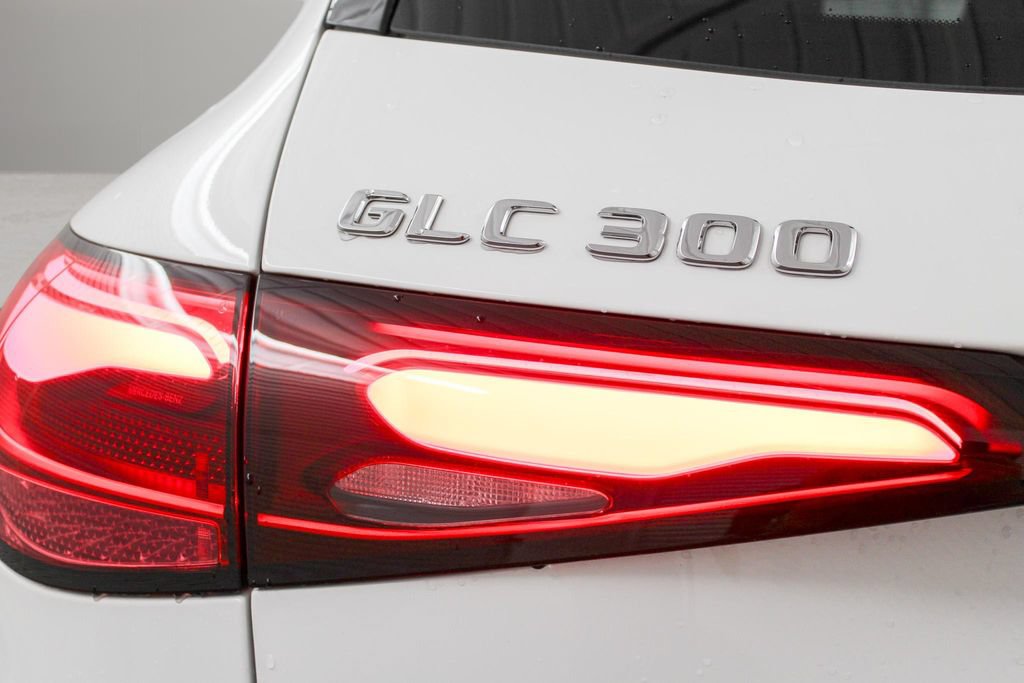 Used 2025 Mercedes-Benz GLC 300 image 31