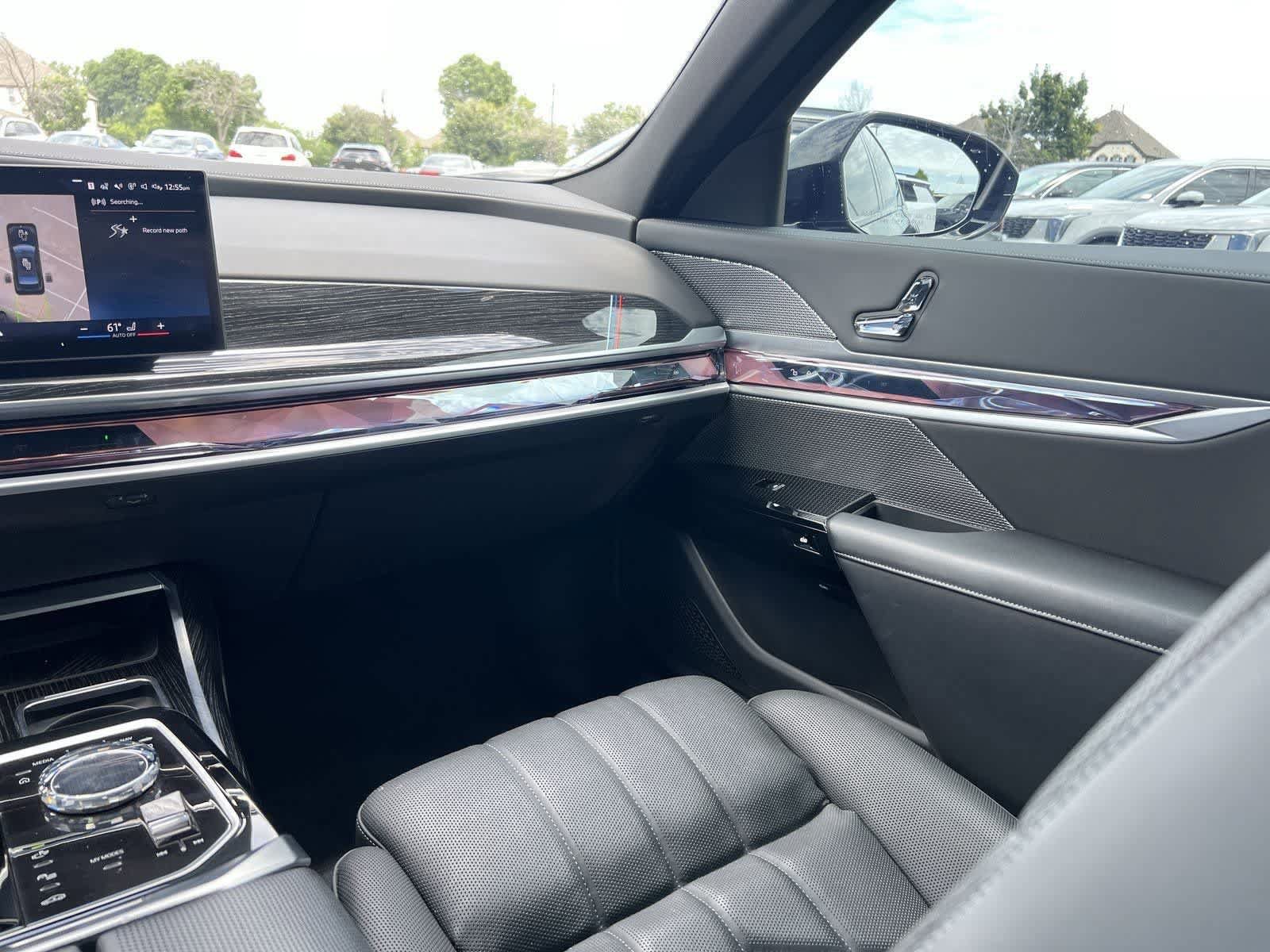 Used 2024 BMW 740i RWD image 5