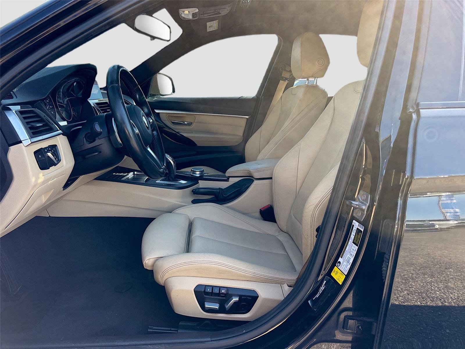 Used 2017 BMW 330i Sedan image 23