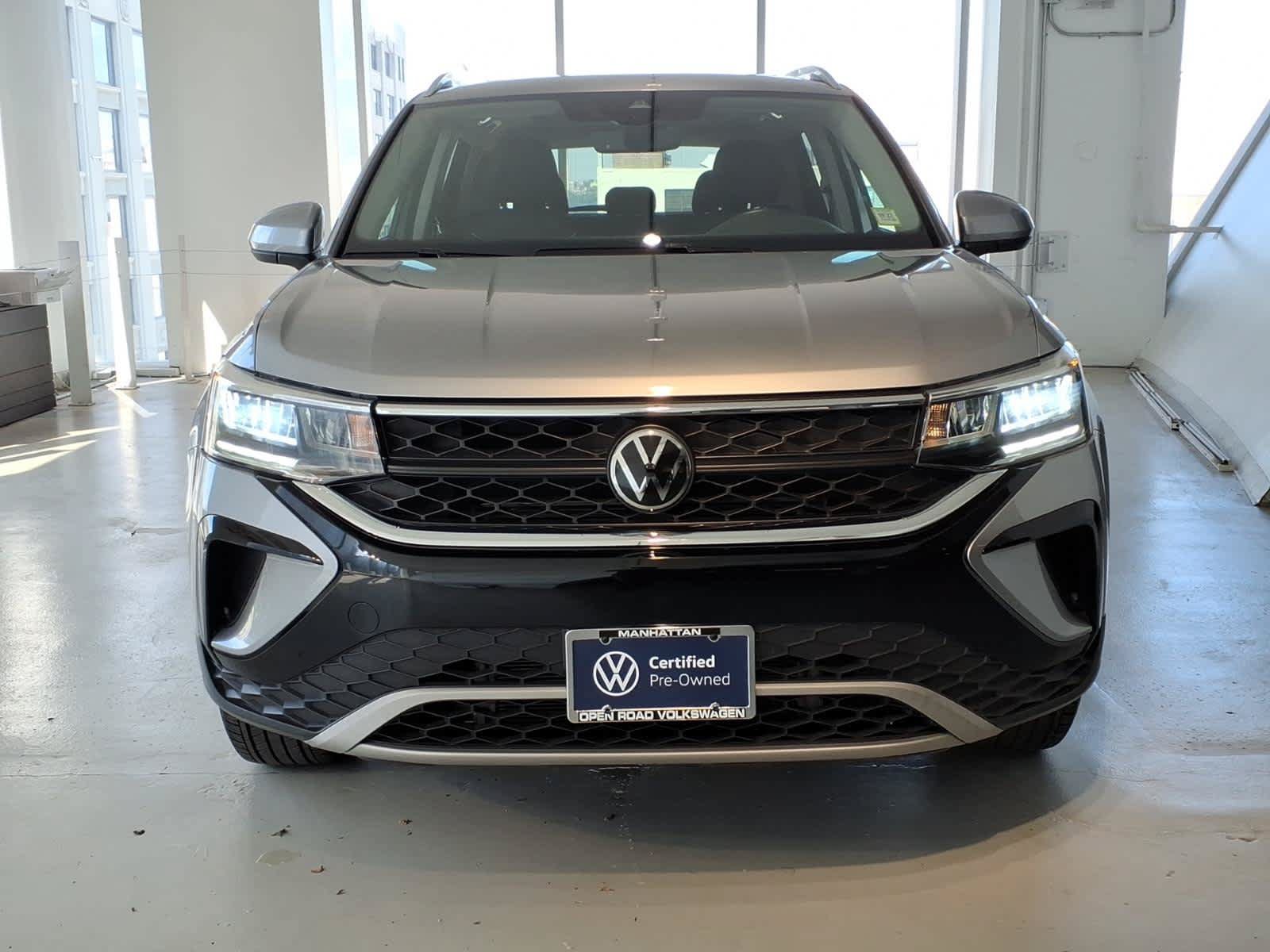 Used 2024 Volkswagen Taos SE AWD/4WD image 2