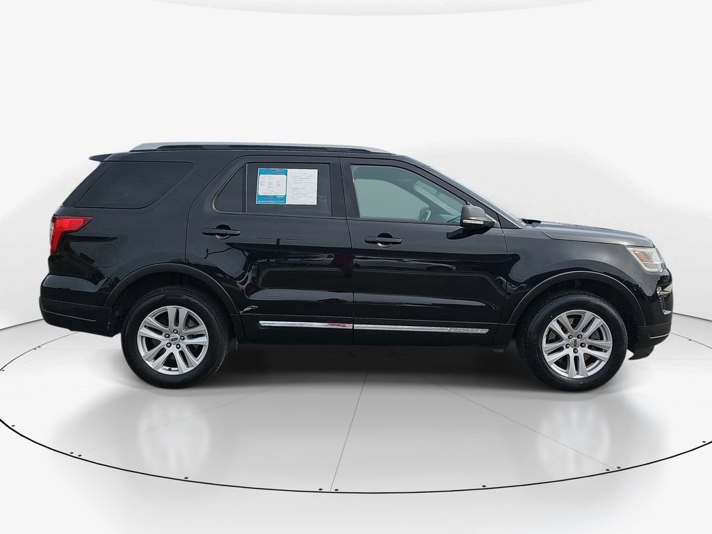 Used 2019 Ford Explorer XLT w/ Equipment Group 202A AWD/4WD image 4