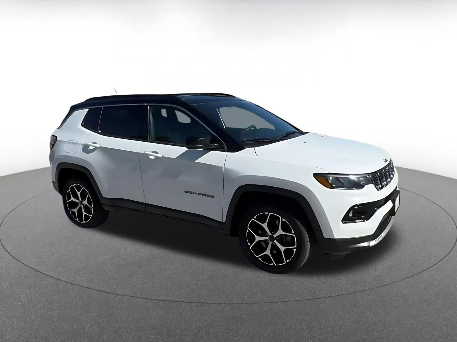 Used 2025 Jeep Compass Limited AWD/4WD image 2