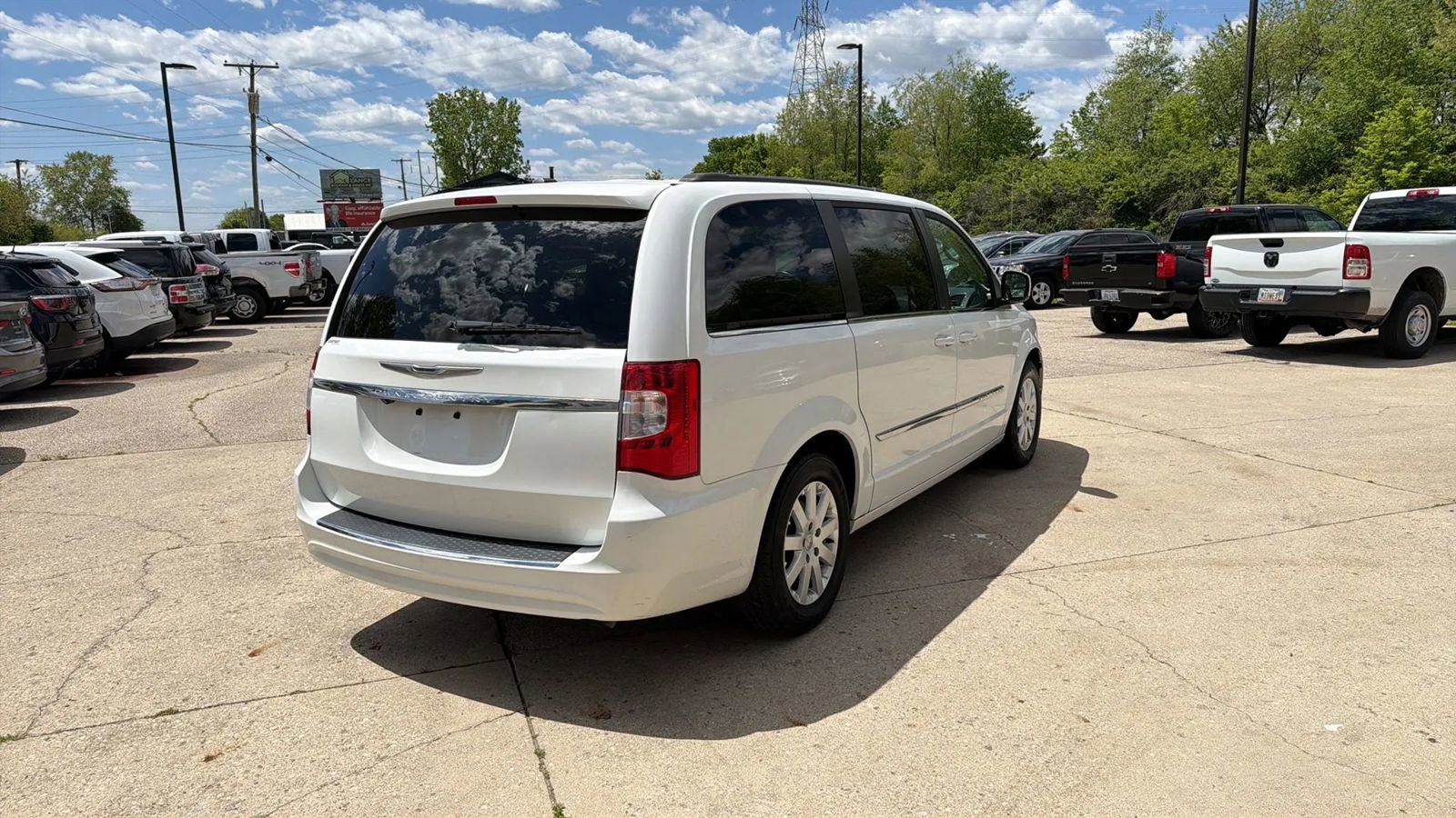Used 2014 Chrysler Town & Country Touring FWD image 6