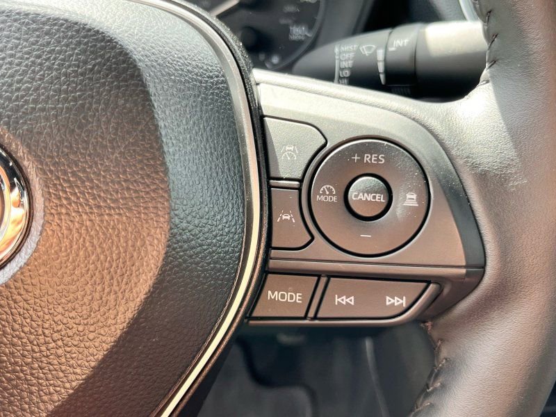 Used 2025 Toyota Corolla SE image 17