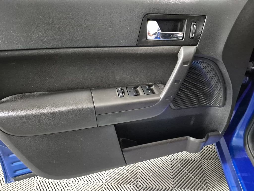 Used 2010 Ford Focus SES FWD image 15