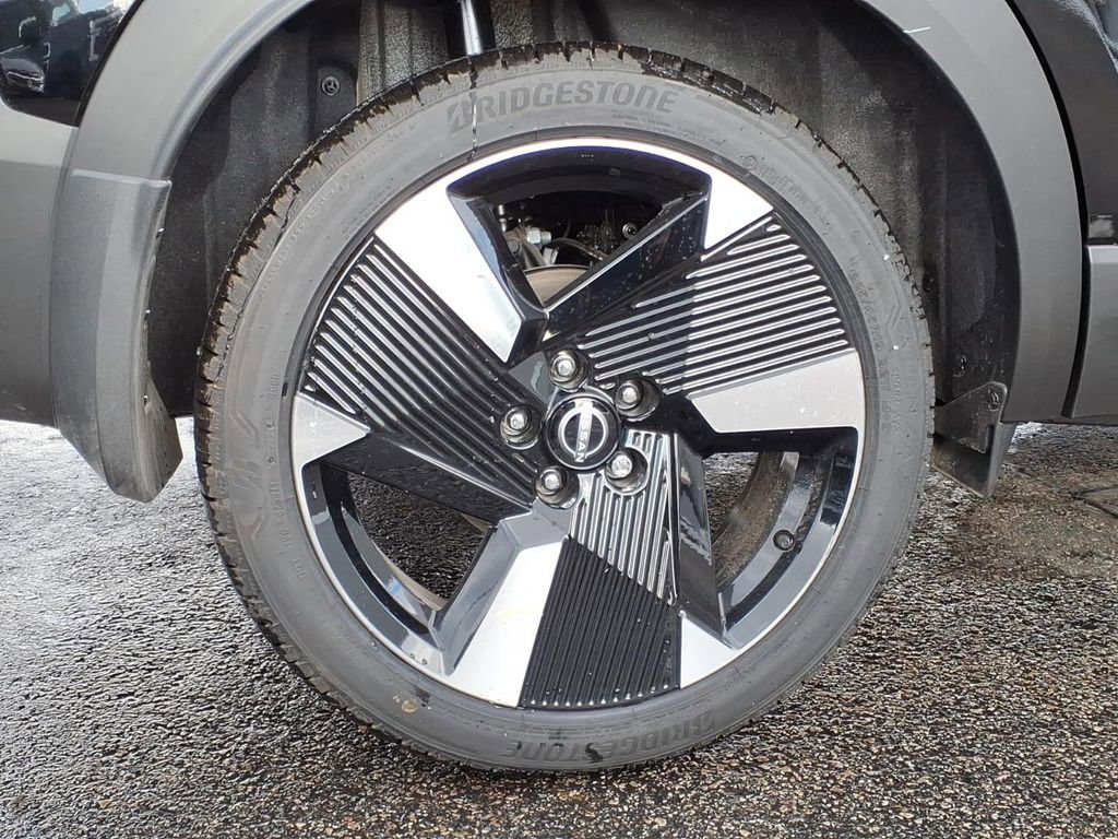 New 2026 Nissan Kicks SR w/ Cold Weather Package image 6