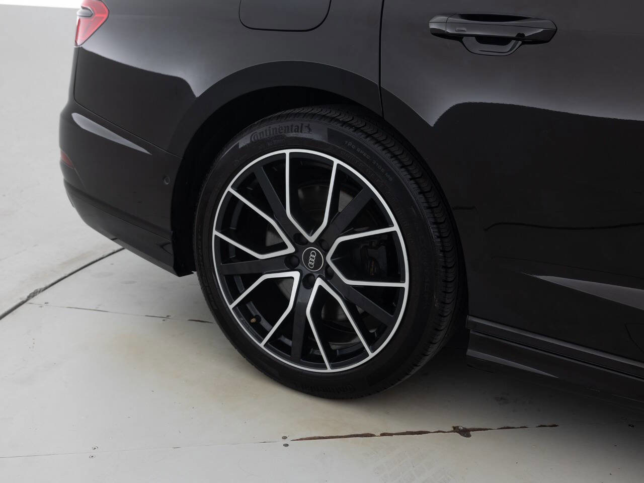 Used 2020 Audi A8 L 4.0T w/ Executive Package image 21