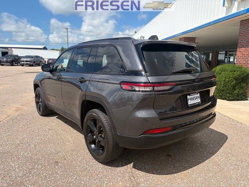 Used 2023 Jeep Grand Cherokee Altitude AWD/4WD image 3