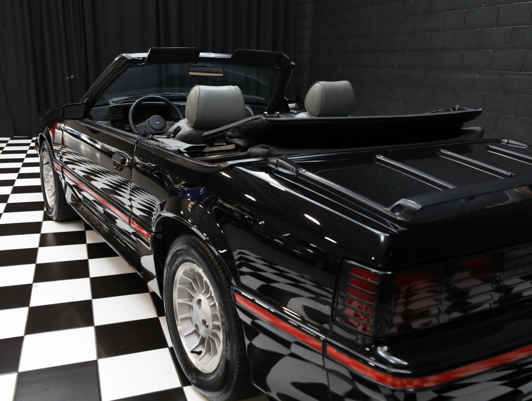 Used 1987 Ford Mustang GT RWD image 40