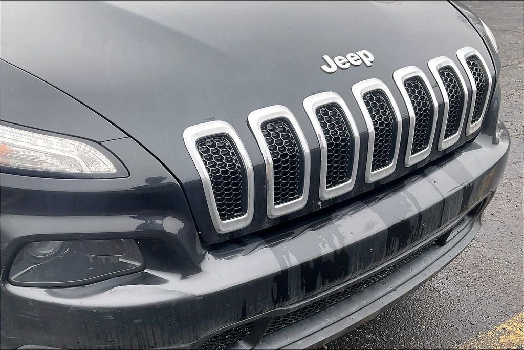 Used 2016 Jeep Cherokee Latitude w/ Safety/Convenience Group AWD/4WD image 33