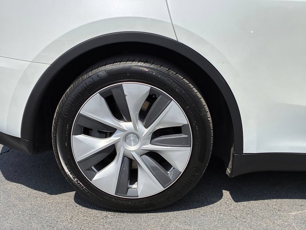 Used 2024 Tesla Model Y Long Range AWD/4WD image 47