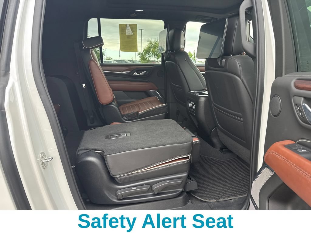 Used 2023 GMC Yukon XL Denali Ultimate AWD/4WD image 33