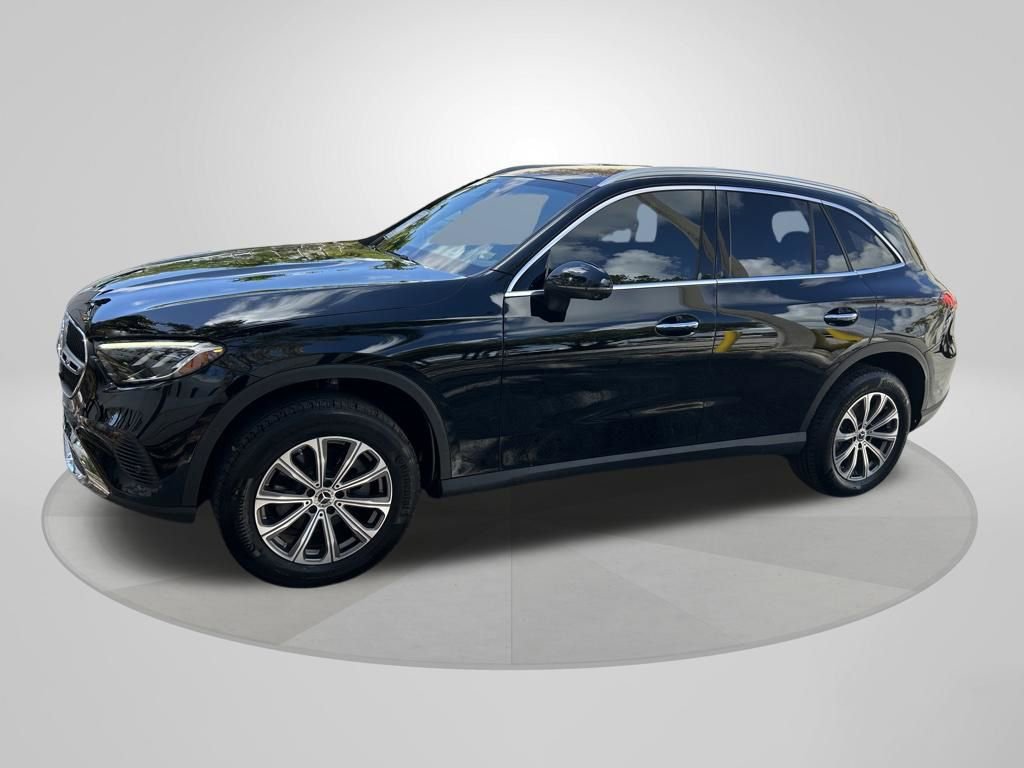 Used 2023 Mercedes-Benz GLC 300 4MATIC w/ Exclusive Trim Package image 3