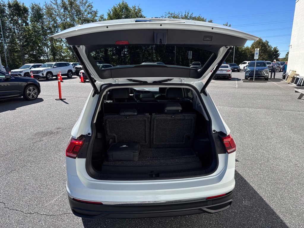 Used 2022 Volkswagen Tiguan SE FWD image 9
